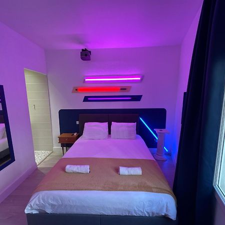 Roma Reva: Design Et Home Cinema Ним Екстериор снимка