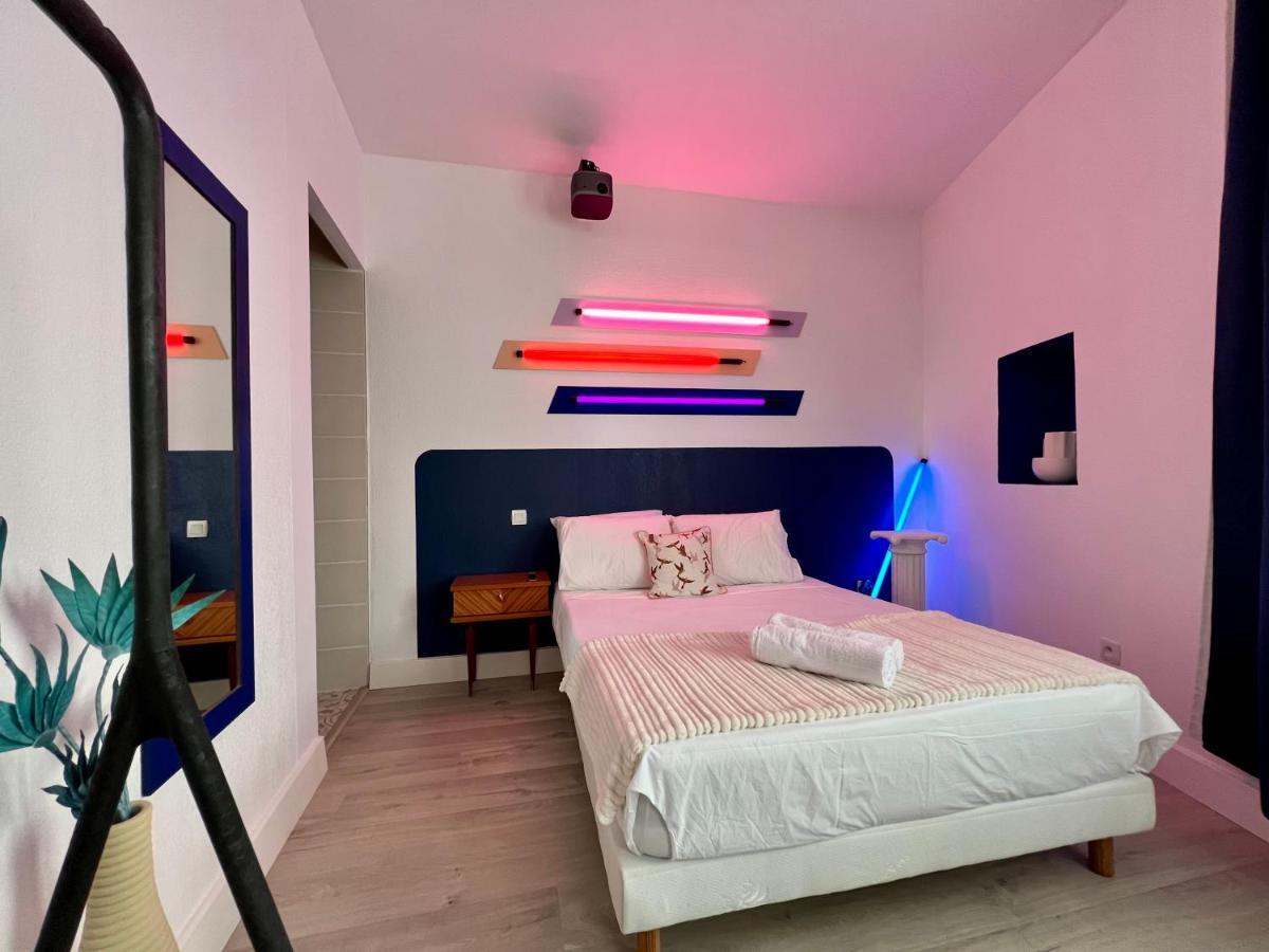 Roma Reva: Design Et Home Cinema Ним Екстериор снимка