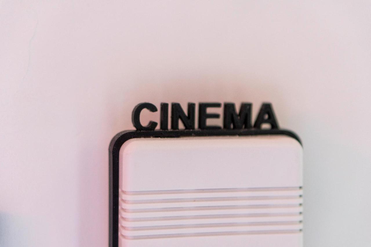 Roma Reva: Design Et Home Cinema Ним Екстериор снимка