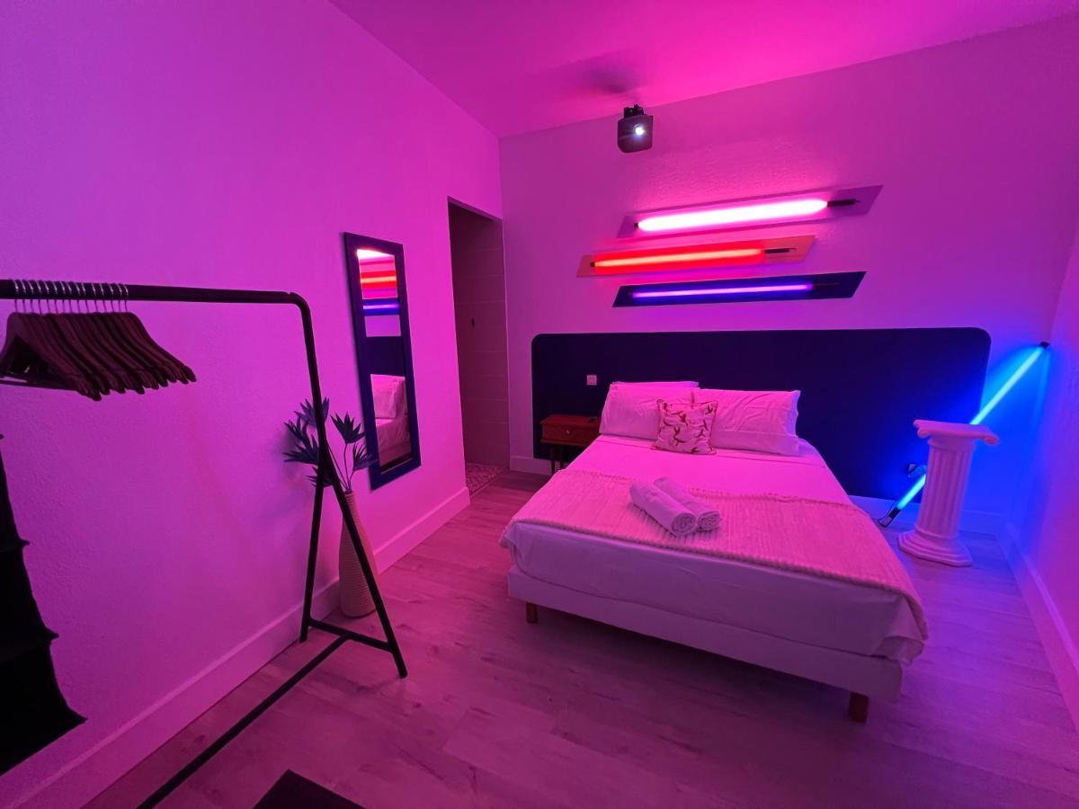 Roma Reva: Design Et Home Cinema Ним Екстериор снимка