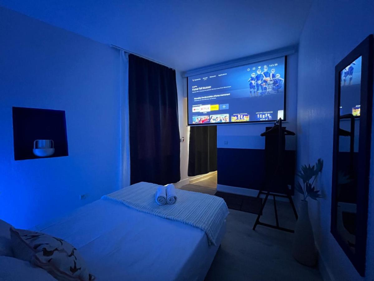 Roma Reva: Design Et Home Cinema Ним Екстериор снимка